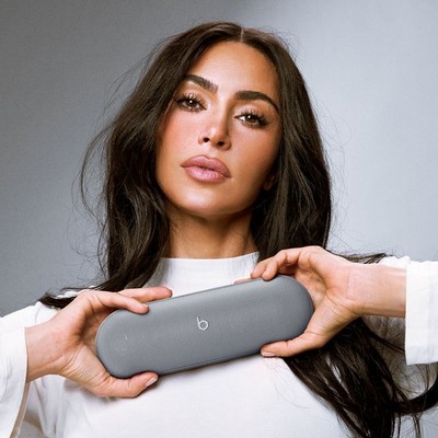 Beats Pill Kim Kardashian Dark Grey - фото 74579 Beats Pill Kim Kardashian Dark Grey - фото 74579